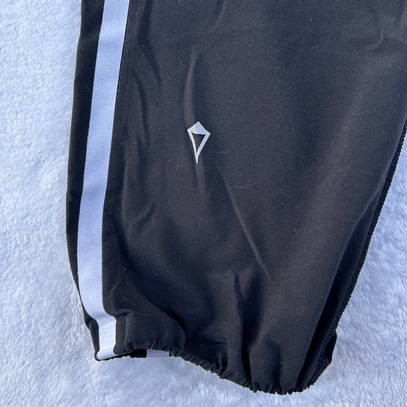 Ivivva by lululemon girls capri pant size 6 with pockets drawstring and pleats - Picture 7 of 7